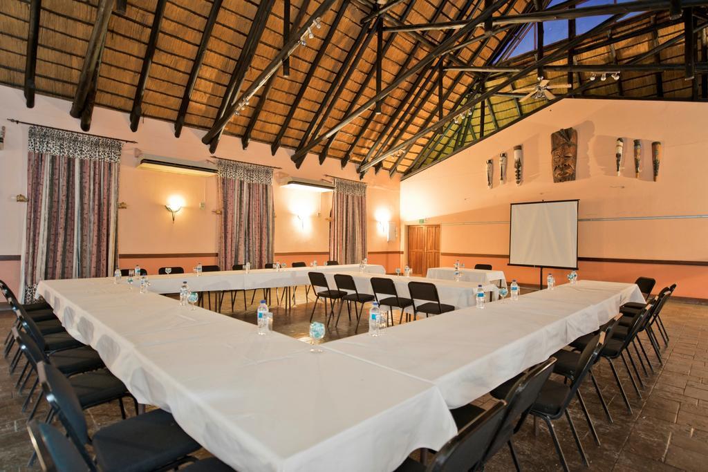 Oshakati Country Hotel Exterior foto