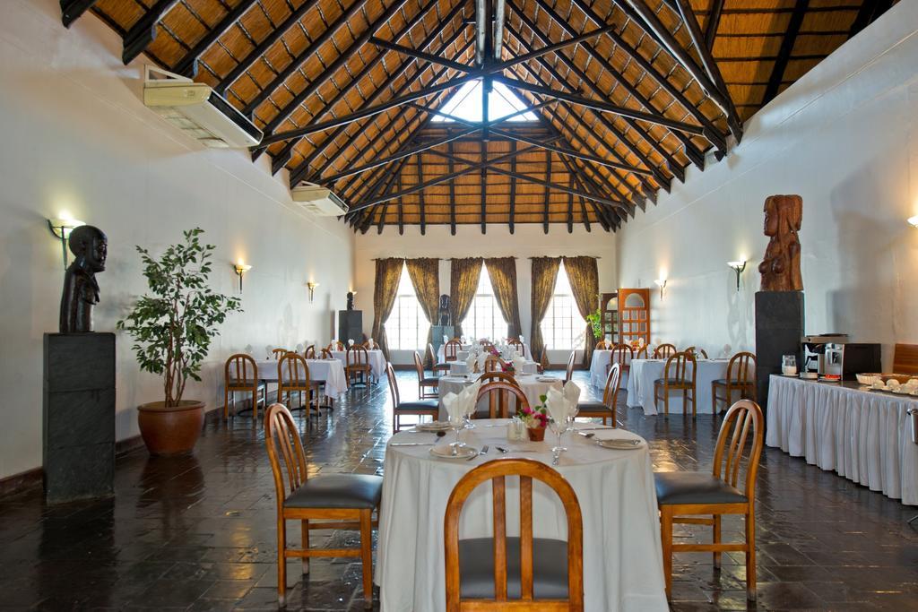 Oshakati Country Hotel Exterior foto