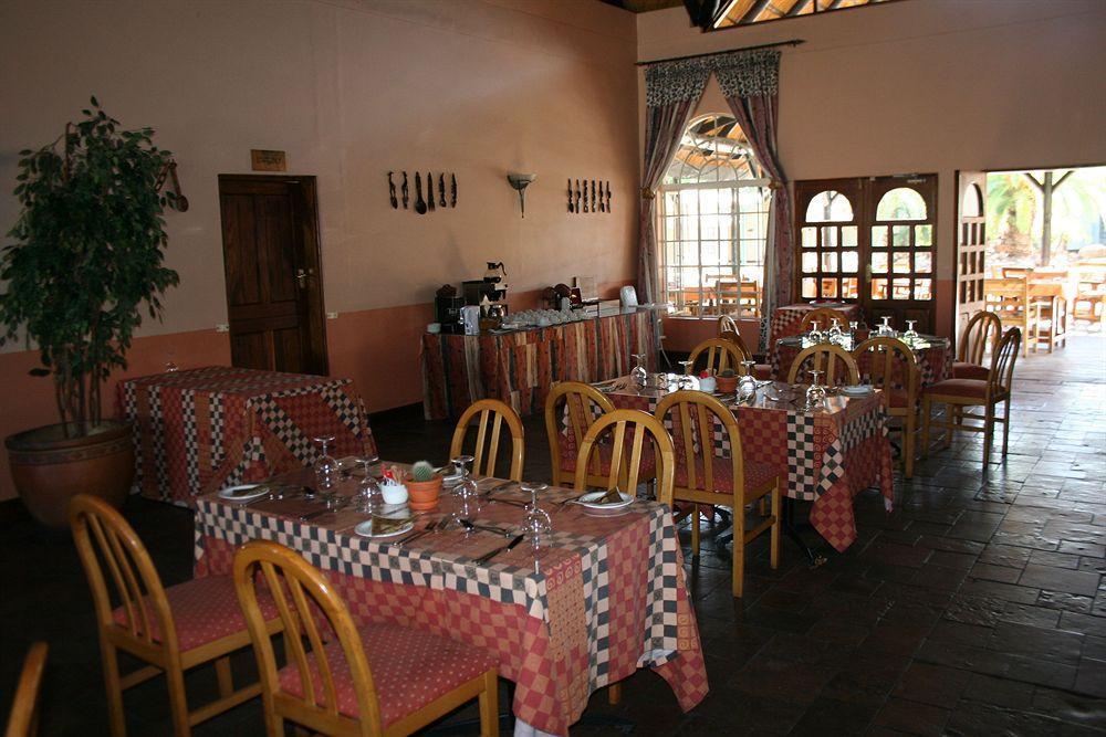 Oshakati Country Hotel Exterior foto