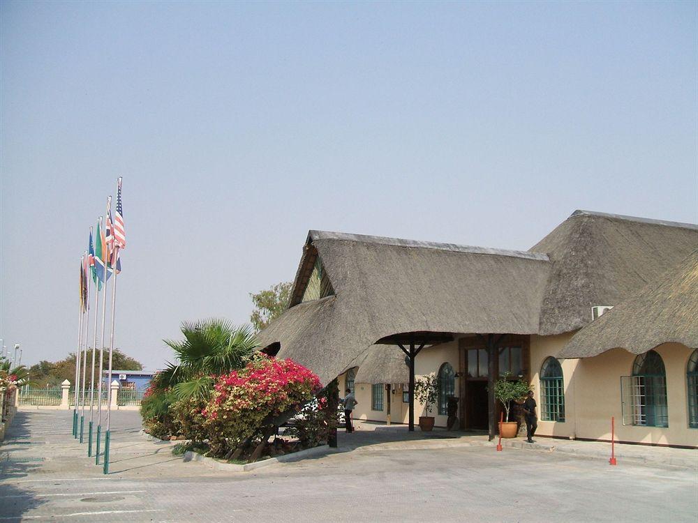 Oshakati Country Hotel Exterior foto