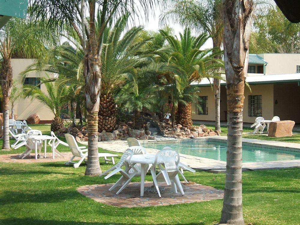 Oshakati Country Hotel Exterior foto